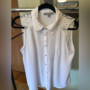 4 for $24~Women’s White sleeveless blouse